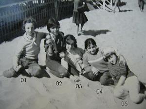 ECOLE DE LA CITE PETIT FILLES 1960 XXX AU COURS D UNE SORTIE